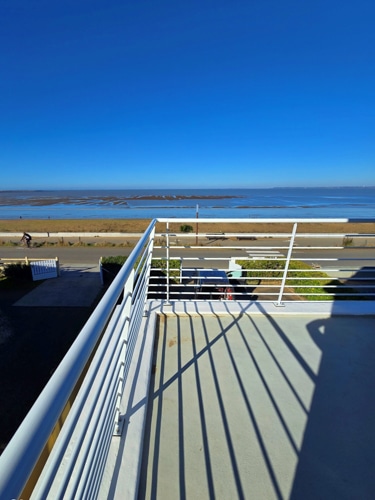 Garde-corps face mer à Tharon​ Plage